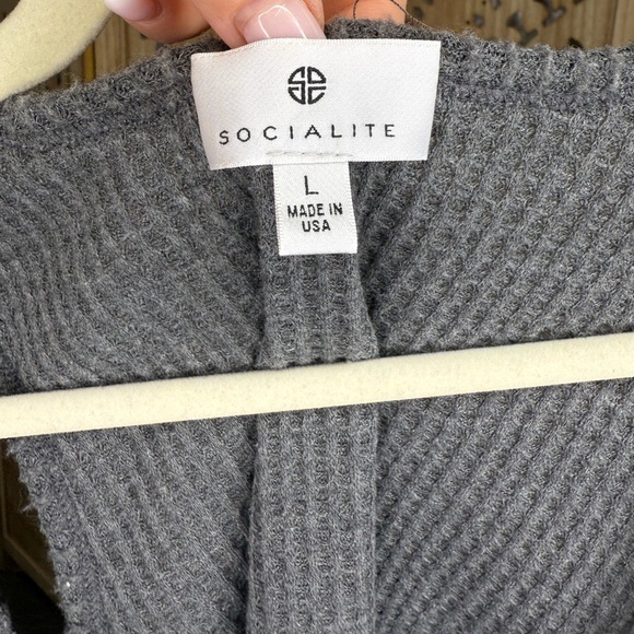 Socialite Gray Ribbed Buttoned Tank Top - Picture 5 of 5